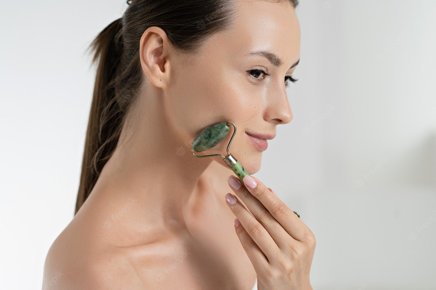 masaż twarzy jadeitowy